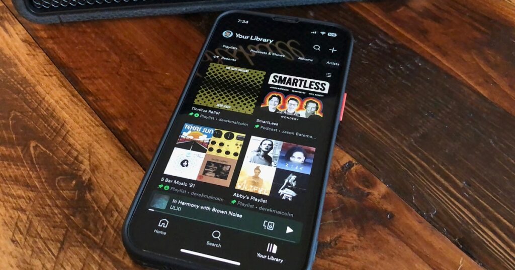 Apple Music vs Spotify: Perkhidmatan penstriman muzik manakah yang terbaik?